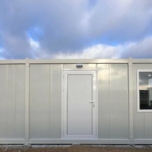 Module préfabriqué 14 m² avec zone sanitaire