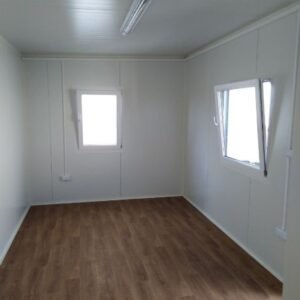 Conteneur bureau 18 m² avec sanitaires : confort et isolation optimale