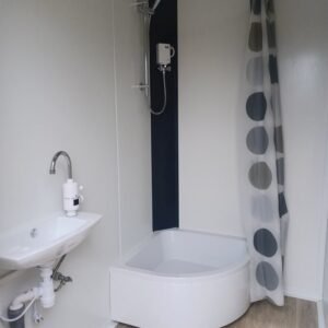 CONTENEUR SANITAIRE DOUBLE AVEC 2 CABINES – WC ET DOUCHE